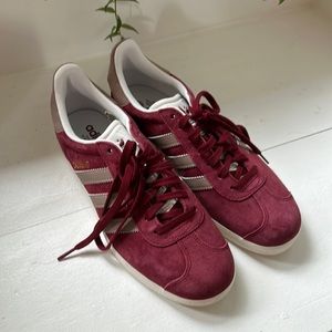 Red and grey suede Adidas Gazelle Trainer. Size 8. Pristine condition.